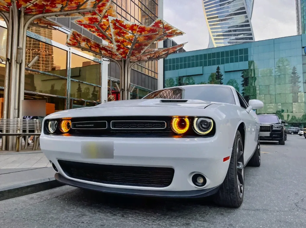 Dodge Challenger White-0