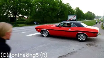 Dodge Challenger 1970 426 Hemi Clone Start Up And Drive Off, Great Sound