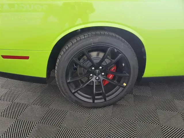 Dodge Challenger SRT Hellcat-1