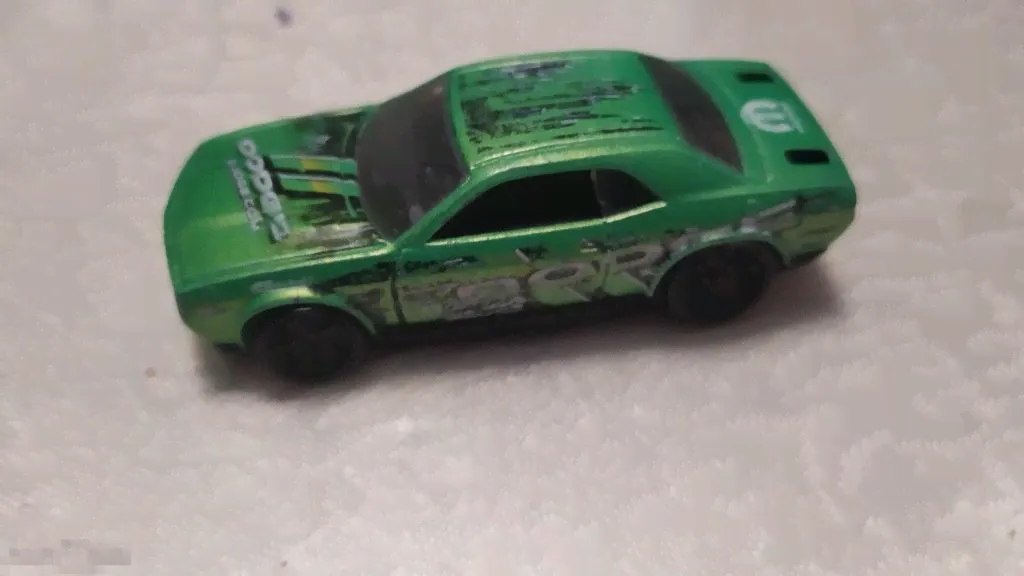 hot wheels .dodge challenger drift car. 2010-0