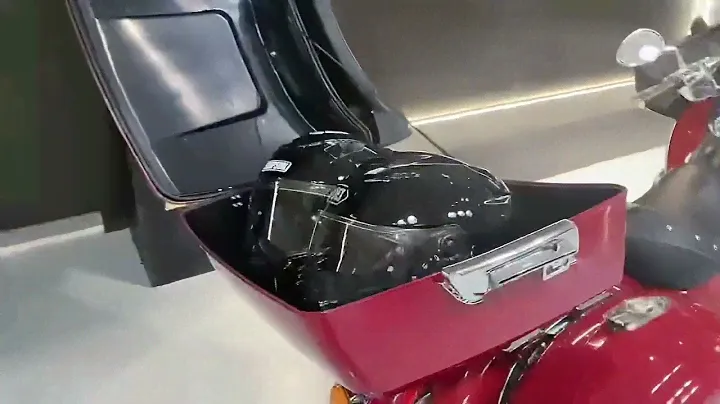 Color matched tour pack on Indian Roadmaster